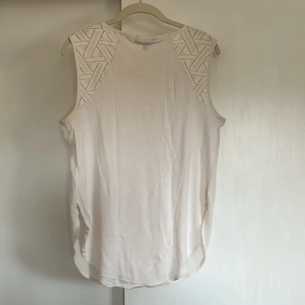 Banana Republic | M | flowy cream sleeveless blouse | cutout detailing - Picture 7 of 7